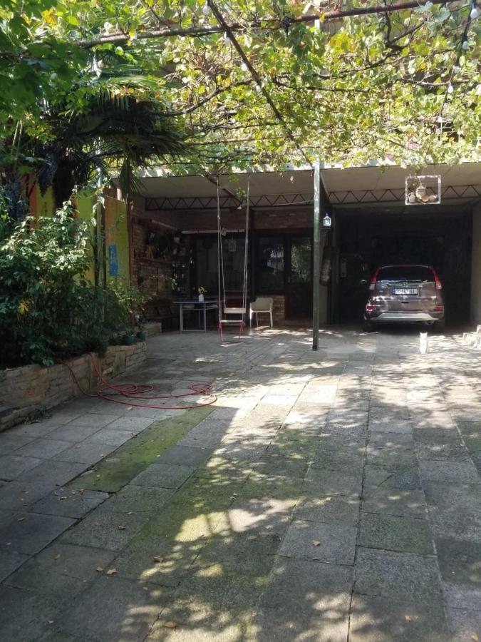 Appartement Уиут Ниниа Сад à Tbilissi Extérieur photo